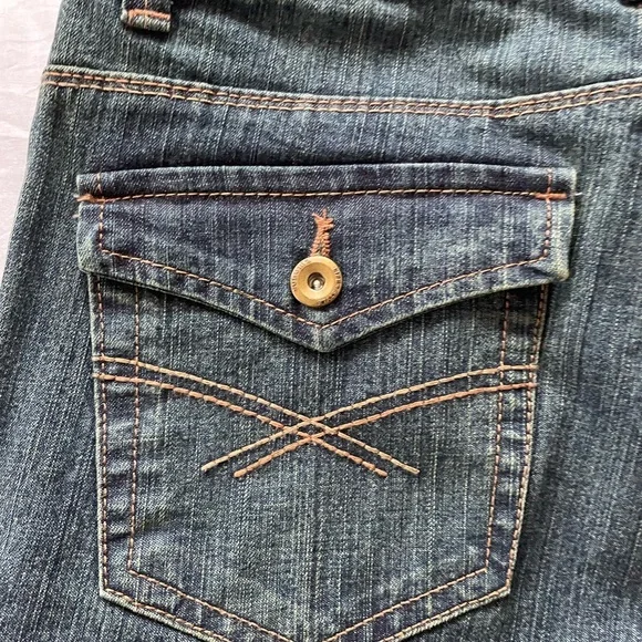 Like new boot cut jeans- size 8 average - Picture 10 of 14